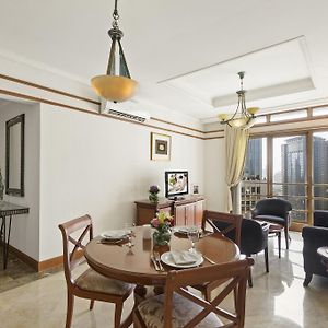 Kamar king deluxe satu-kamar tidur